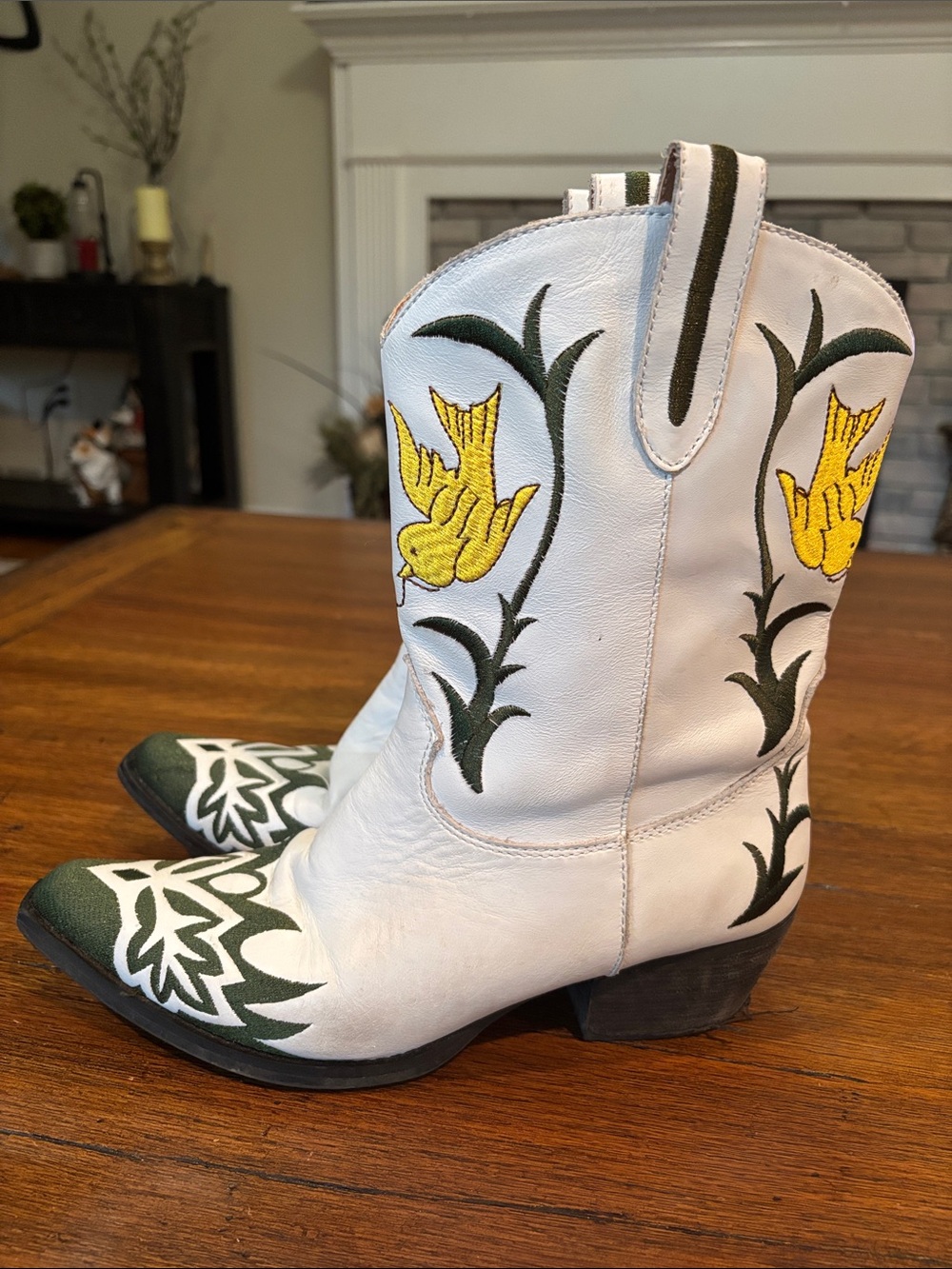 dingo White Leather Cowboy Boots with Yellow Bird Embroidery
